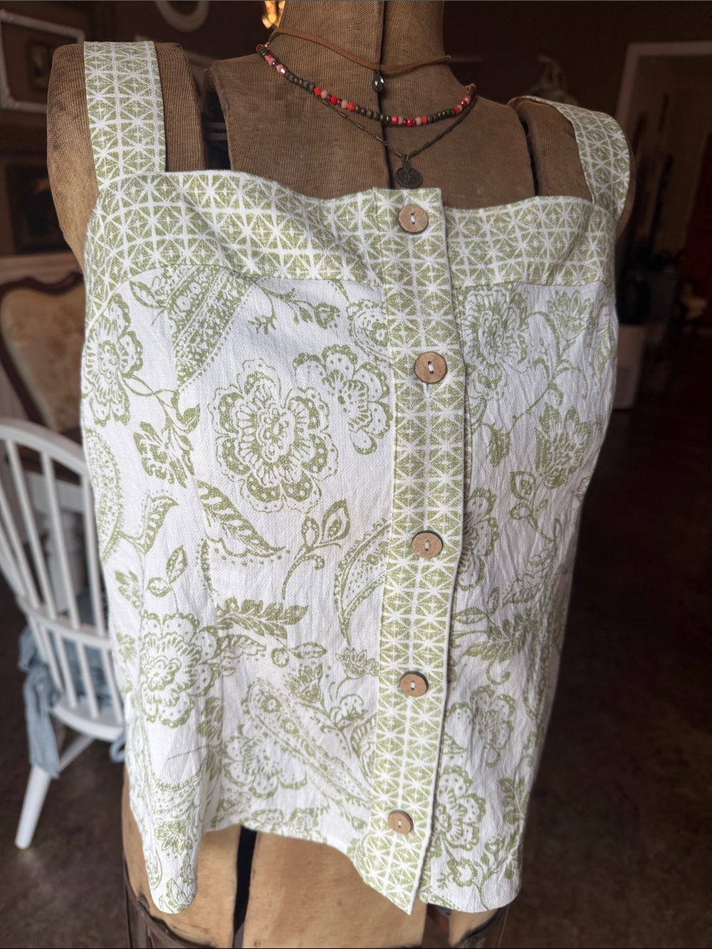 Vince Camuto Cream and Light Green Floral Button-Front Crop Tank Top NWOT